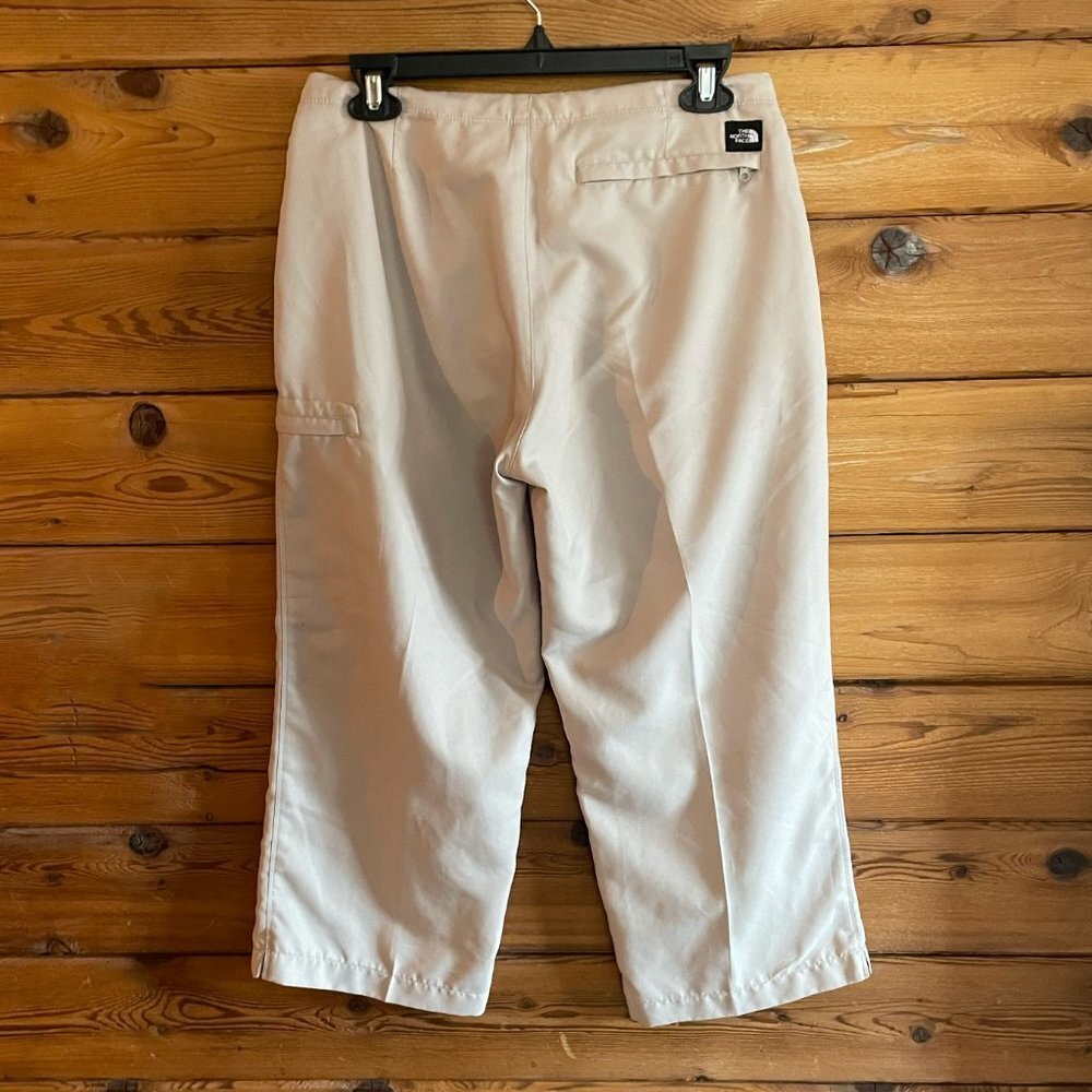 The North Face woman’s Khaki Capris Size Small - Picture 2 of 10